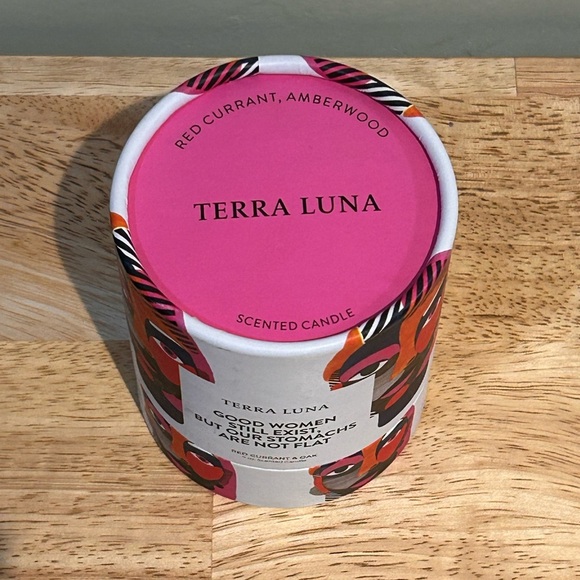 Red Current Amberwood And Oak Scented Candle Made By Terra Luna - Picture 3 of 7